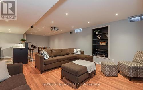 255 Quinlan Court, Milton, ON - Indoor Photo Showing Living Room