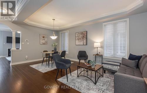 255 Quinlan Court, Milton, ON - Indoor Photo Showing Living Room