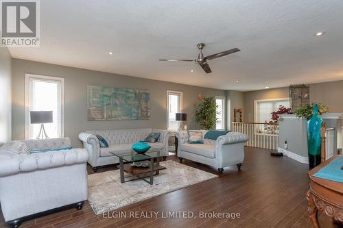 67 Shaw Boulevard, Central Elgin (Lynhurst), ON - Indoor Photo Showing Living Room