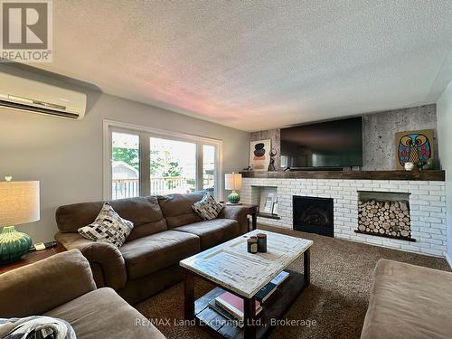 1186 Queen Street, Kincardine, ON - Indoor Photo Showing Living Room With Fireplace