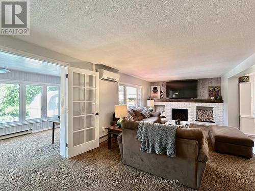 1186 Queen Street, Kincardine, ON - Indoor Photo Showing Living Room With Fireplace