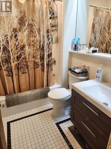 35 Columbine Avenue, Toronto, ON - Indoor Photo Showing Bathroom