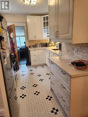 35 Columbine Avenue, Toronto, ON - Indoor Photo Showing Kitchen