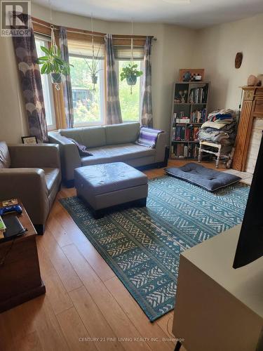 35 Columbine Avenue, Toronto, ON - Indoor Photo Showing Living Room