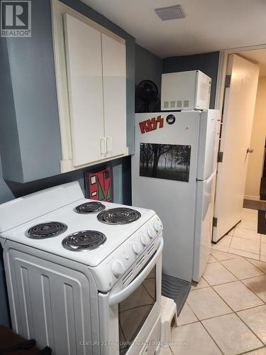 35 Columbine Avenue, Toronto, ON - Indoor Photo Showing Kitchen