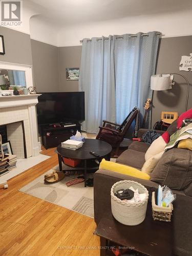 35 Columbine Avenue, Toronto, ON - Indoor Photo Showing Living Room