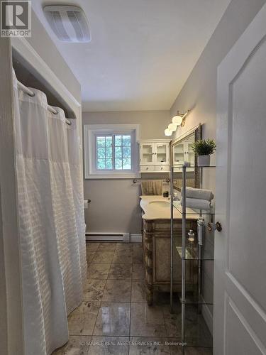 227 Rossland Road E, Oshawa, ON - Indoor Photo Showing Bathroom