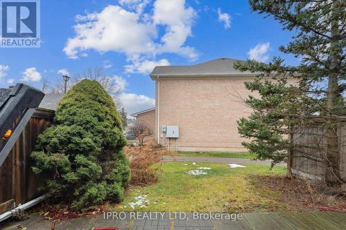 37 Sprucelands Avenue, Brampton, ON - Outdoor