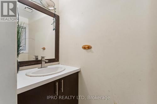 37 Sprucelands Avenue, Brampton, ON - Indoor Photo Showing Bathroom