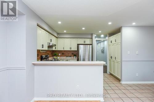 22 Desert Sand Drive, Brampton, ON - Indoor Photo Showing Kitchen