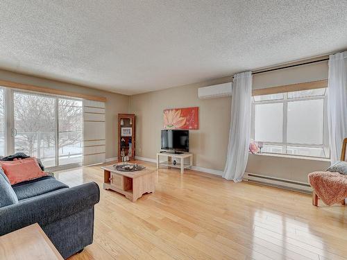 Living room - 201-2400 Rue Henriette-Céré, Longueuil (Saint-Hubert), QC - Indoor Photo Showing Living Room