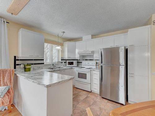 Kitchen - 201-2400 Rue Henriette-Céré, Longueuil (Saint-Hubert), QC - Indoor Photo Showing Kitchen