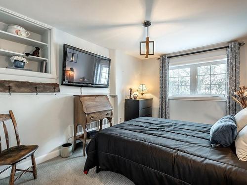 Chambre Ã Â coucher - 8156 Ch. Wavell, Côte-Saint-Luc, QC - Indoor Photo Showing Bedroom