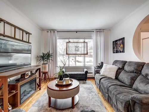 Salon - 8156 Ch. Wavell, Côte-Saint-Luc, QC - Indoor Photo Showing Living Room With Fireplace