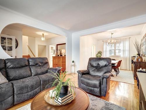 Salon - 8156 Ch. Wavell, Côte-Saint-Luc, QC - Indoor Photo Showing Living Room