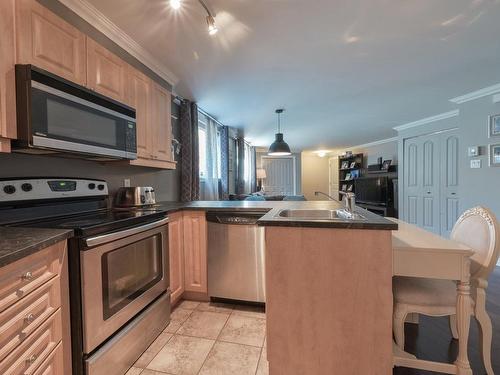 Cuisine - 7150 Rue Mazarin, Montréal (Le Sud-Ouest), QC - Indoor Photo Showing Kitchen With Double Sink