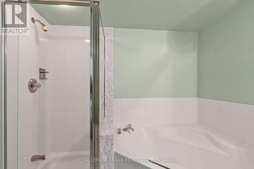 405 - 3233 Eglinton Avenue E, Toronto (Scarborough Village), ON - Indoor Photo Showing Bathroom