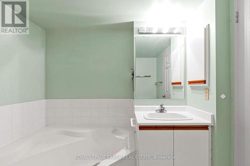 405 - 3233 Eglinton Avenue E, Toronto (Scarborough Village), ON - Indoor Photo Showing Bathroom