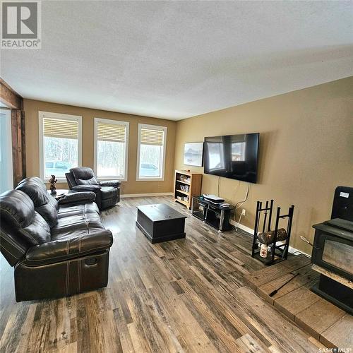 201 7Th Street E, Choiceland, SK - Indoor Photo Showing Living Room