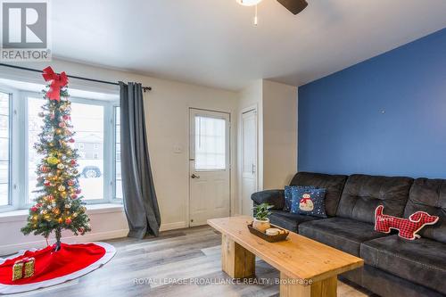 83 Byron Street, Belleville, ON - Indoor Photo Showing Living Room