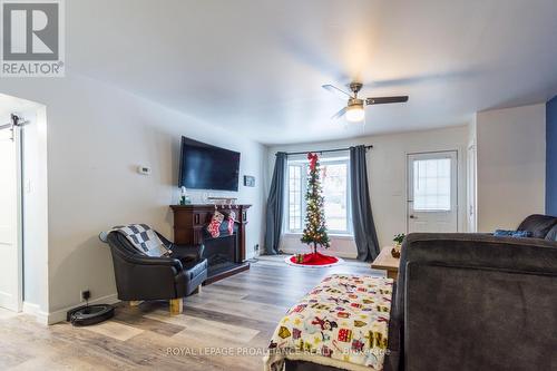 83 Byron Street, Belleville, ON - Indoor Photo Showing Living Room