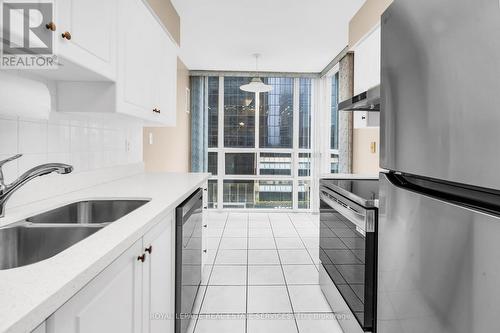 605 - 43 Eglinton Avenue E, Toronto, ON - Indoor Photo Showing Kitchen With Double Sink