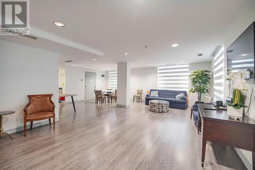 605 - 43 Eglinton Avenue E, Toronto, ON - Indoor Photo Showing Living Room