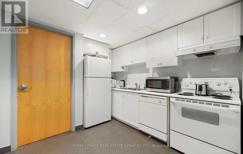 605 - 43 Eglinton Avenue E, Toronto, ON - Indoor Photo Showing Kitchen With Double Sink