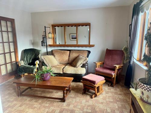 Salon - 1065 Rue Dulcinée, Havre-Saint-Pierre, QC - Indoor Photo Showing Living Room