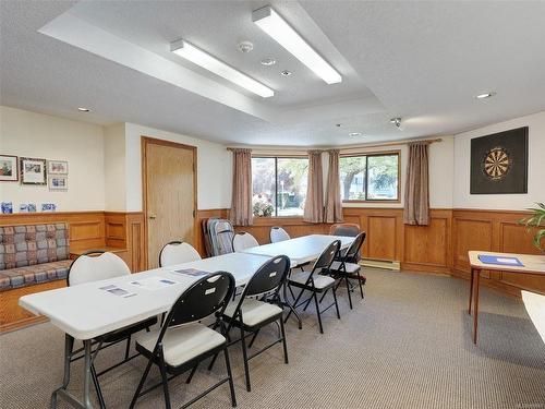 404-1560 Hillside Ave, Victoria, BC - Indoor Photo Showing Dining Room