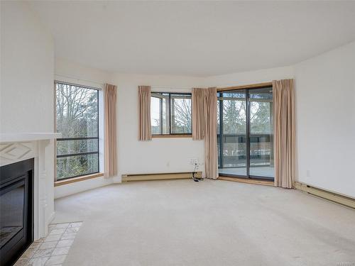 404-1560 Hillside Ave, Victoria, BC - Indoor With Fireplace