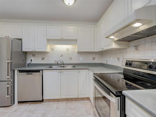 404-1560 Hillside Ave, Victoria, BC - Indoor Photo Showing Kitchen With Double Sink