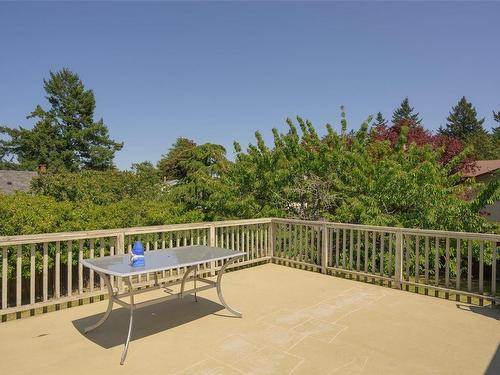 1606 Ash Rd, Saanich, BC 