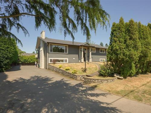 1606 Ash Rd, Saanich, BC 