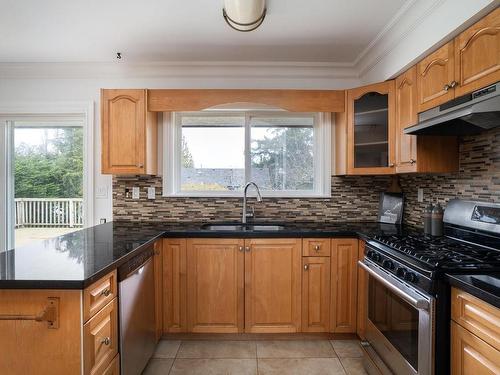 1606 Ash Rd, Saanich, BC 