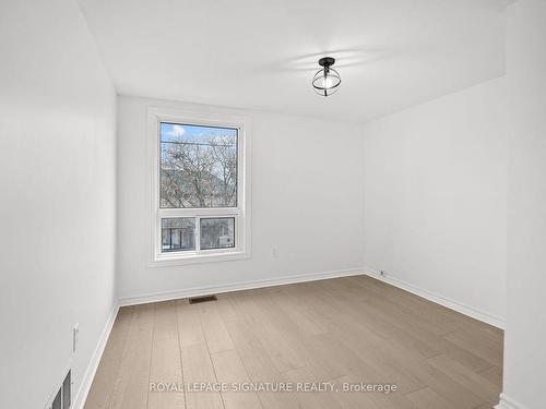 Upper-300 Albert St, Oshawa, ON - Indoor Photo Showing Other Room