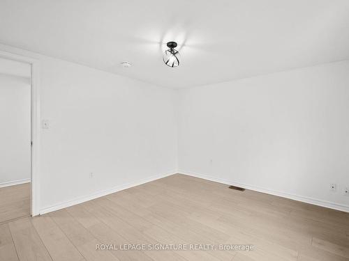 Upper-300 Albert St, Oshawa, ON - Indoor Photo Showing Other Room