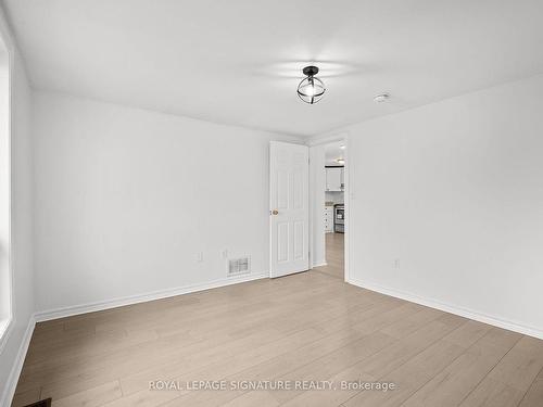 Upper-300 Albert St, Oshawa, ON - Indoor Photo Showing Other Room