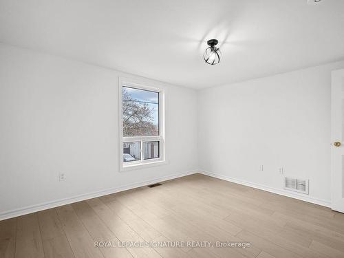 Upper-300 Albert St, Oshawa, ON - Indoor Photo Showing Other Room