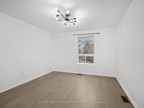 Upper-300 Albert St, Oshawa, ON - Indoor Photo Showing Other Room