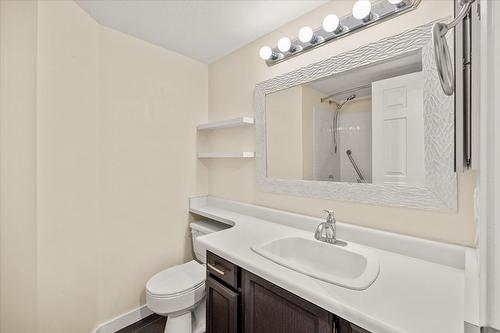 206-777 Leon Avenue, Kelowna, BC - Indoor Photo Showing Bathroom