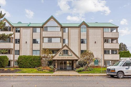 206-777 Leon Avenue, Kelowna, BC - Outdoor With Facade