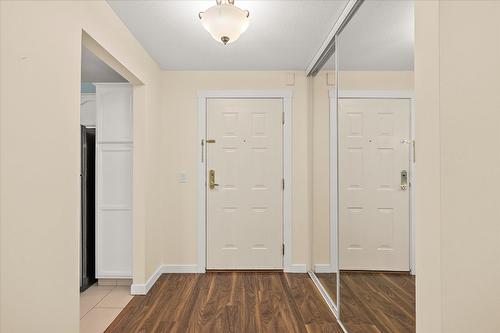 206-777 Leon Avenue, Kelowna, BC - Indoor Photo Showing Other Room