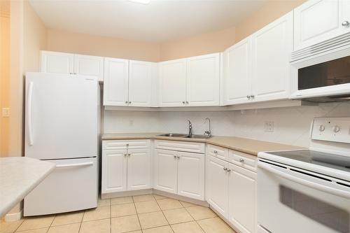 403-303 Whitman Road, Kelowna, BC - Indoor Photo Showing Kitchen With Double Sink