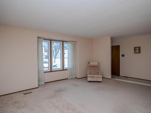 289 Fairbank Place S, Thunder Bay, ON - Indoor Photo Showing Other Room