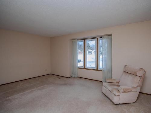 289 Fairbank Place S, Thunder Bay, ON - Indoor Photo Showing Other Room