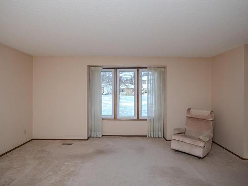 289 Fairbank Place S, Thunder Bay, ON - Indoor Photo Showing Other Room