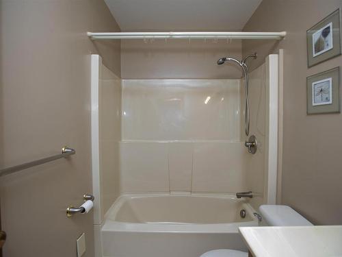 289 Fairbank Place S, Thunder Bay, ON - Indoor Photo Showing Bathroom