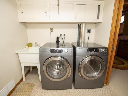 289 Fairbank Place S, Thunder Bay, ON - Indoor Photo Showing Laundry Room