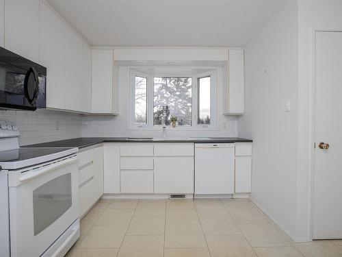 289 Fairbank Place S, Thunder Bay, ON - Indoor Photo Showing Kitchen